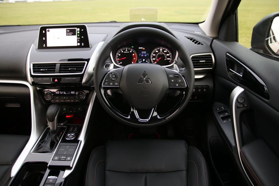 Торпедо Mitsubishi Eclipse Cross First Edition 2018 года  (UK) (фото 7 из 12)